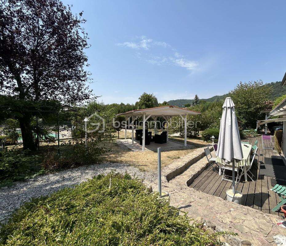 Propriété familiale de 211 m² avec piscine et espace indépendant - photo 22
