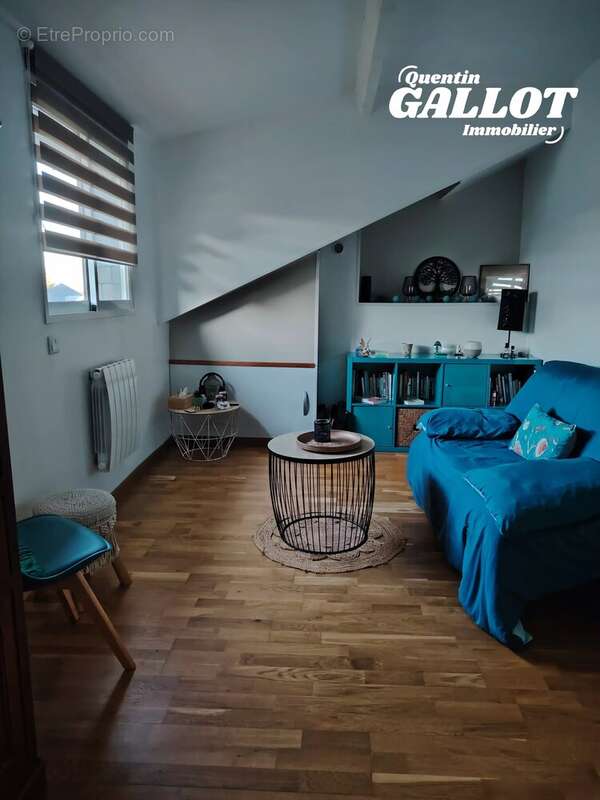 Charmante longère en pierre et sa dépendance – emplacement privilégié au cœur de ploeren 546 000 € fai  187 m²  7 pièces  4 cham - photo 6