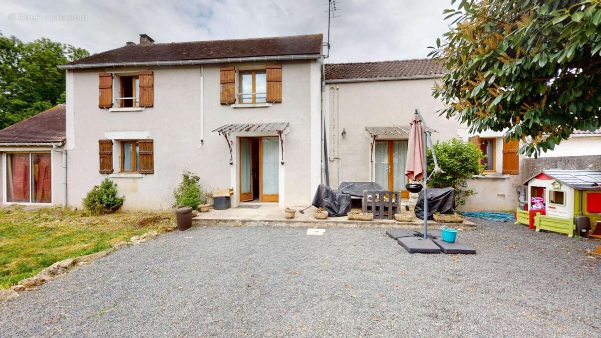 Maison à JOUY-LE-CHATEL