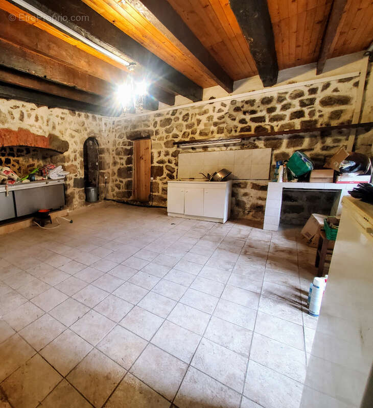Maison à MAYRES