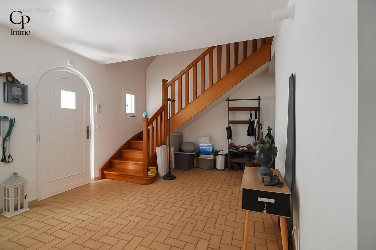 Maison 133 m² à La Breille-Les-Pins  - photo 4