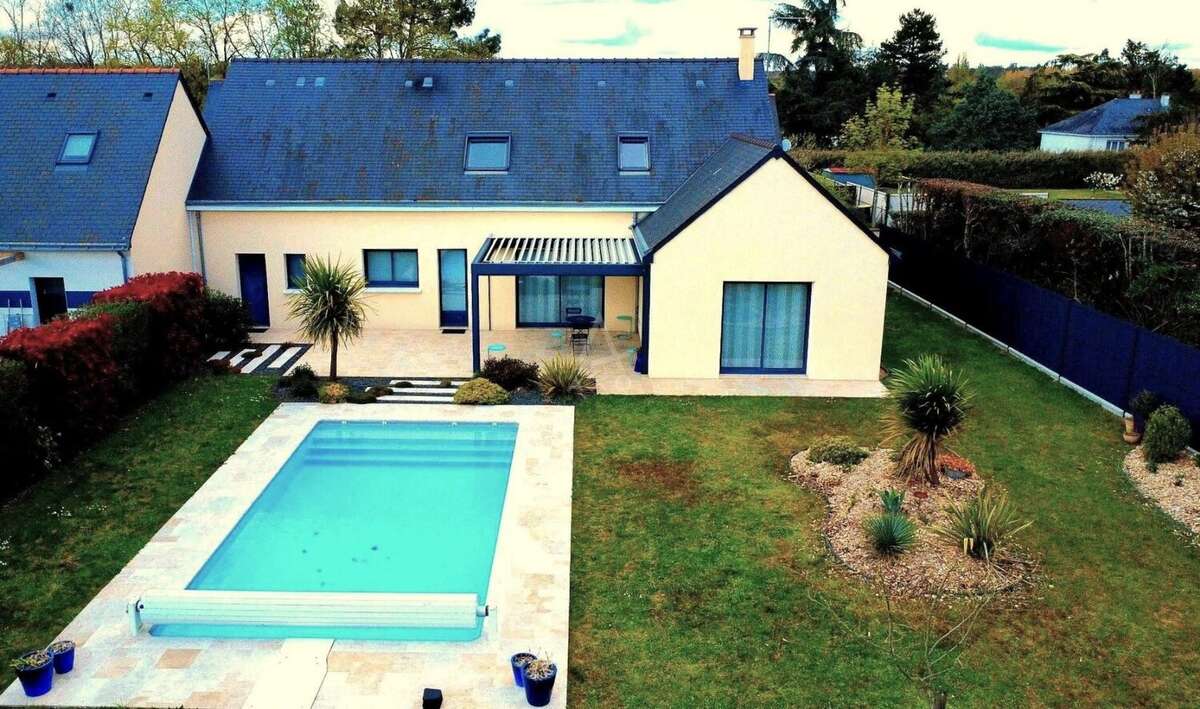 Maison à LEZIGNE