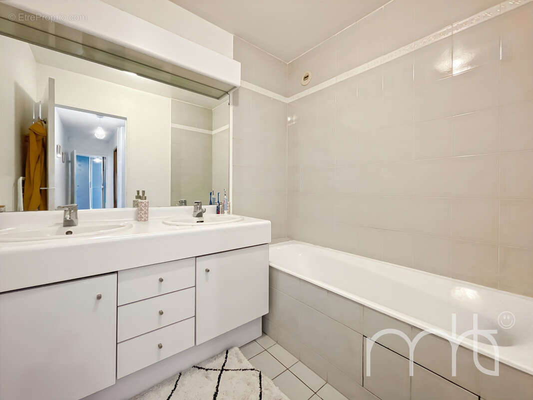 Appartement à LA GARENNE-COLOMBES