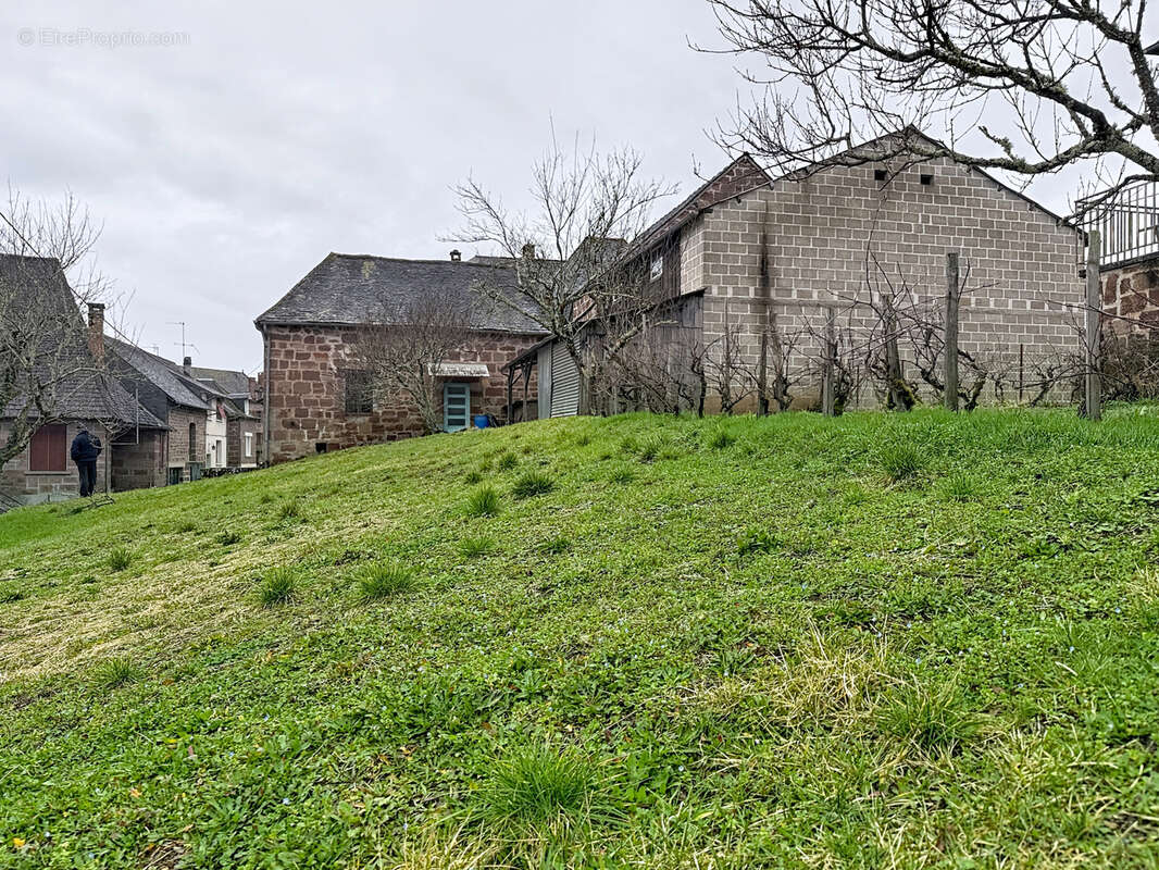 Maison à SAINT-CYR-LA-ROCHE