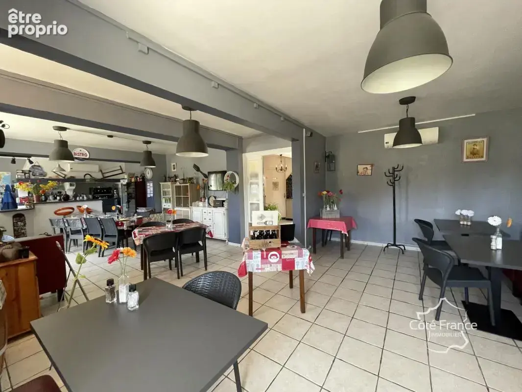 Auberge familiale de 8 chambres avec dépendances dans un lie - photo 17