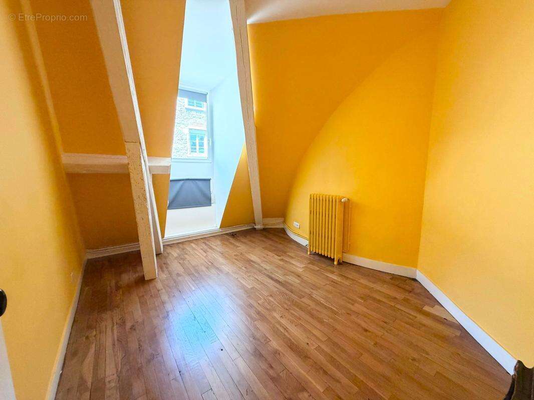Appartement de caractère – 3 chambres – cave - centre ville - photo 6