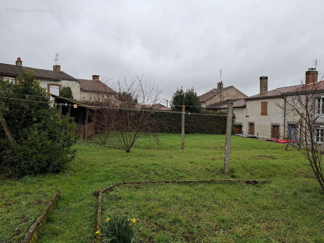Maison à LE DORAT