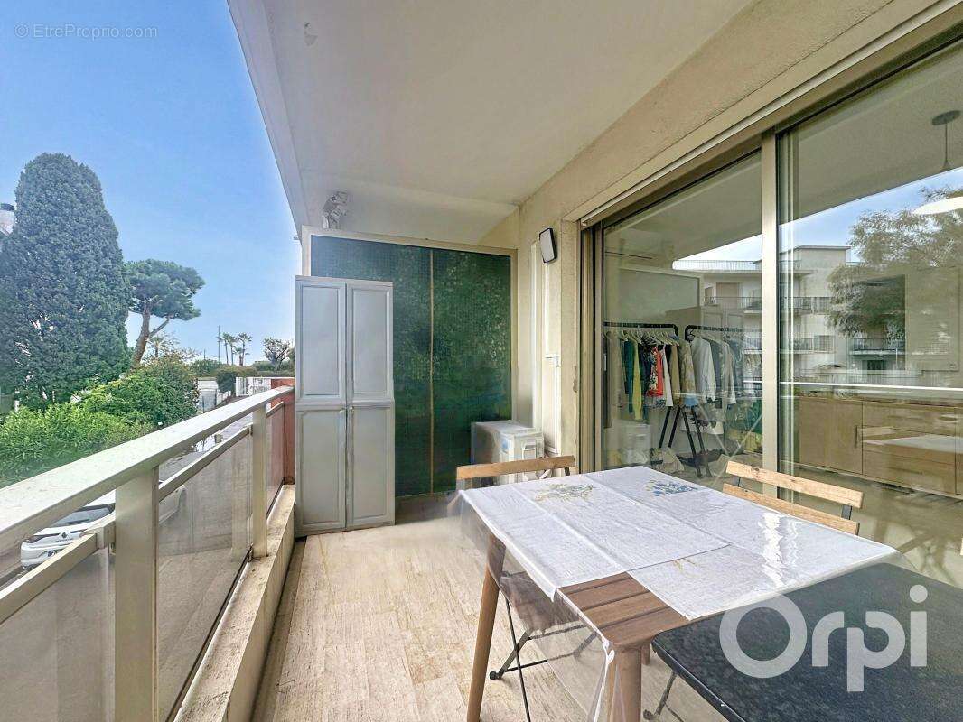 Appartement à SAINT-LAURENT-DU-VAR