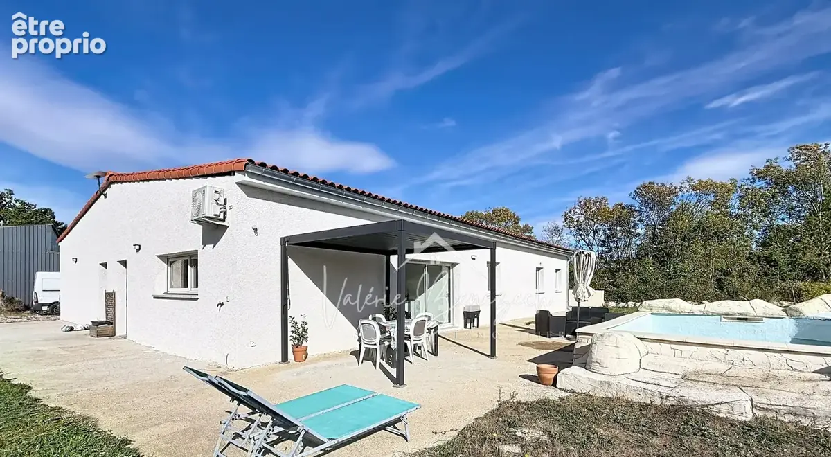 Maison à SAINT-VICTOR-ET-MELVIEU