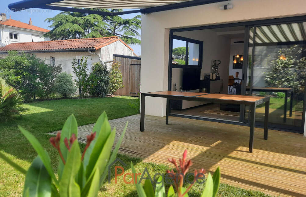 Maison à VAUX-SUR-MER