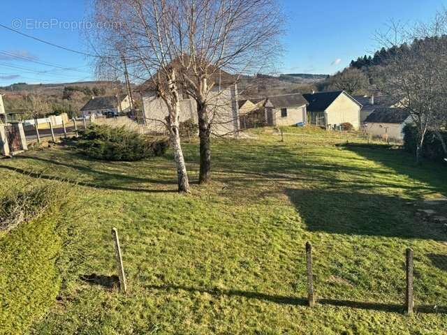 Terrain à CHAMBERET