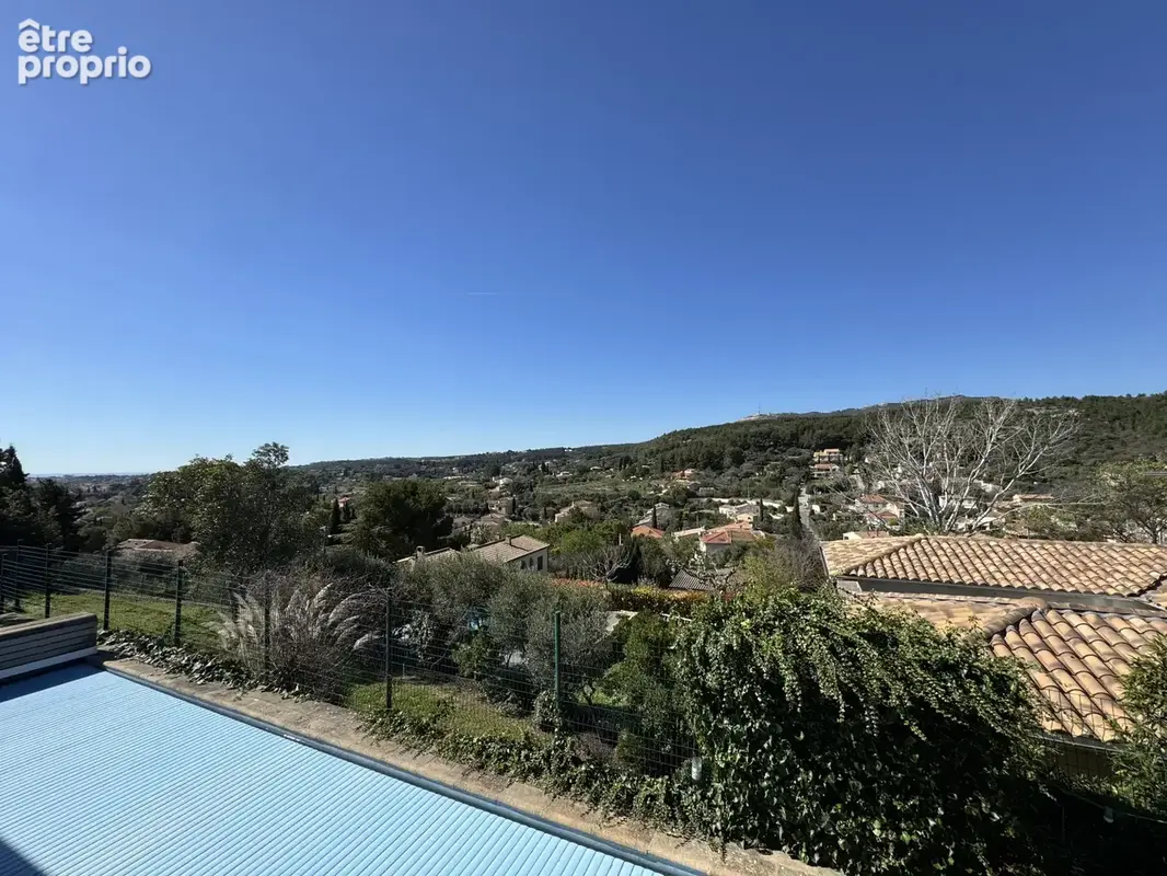 Villa familiale T8 avec beaucoup de charme entre Château-Gombert et Plan-de-Cuques, 240m2 sur 1400m2 de jardin - photo 3