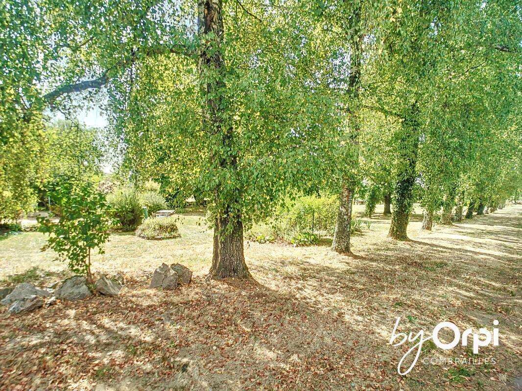 Maison à DURDAT-LAREQUILLE