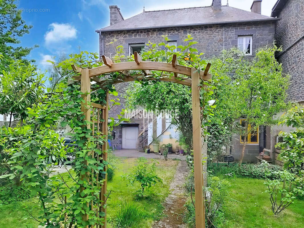 Maison à SAINT-PIERRE-DE-PLESGUEN