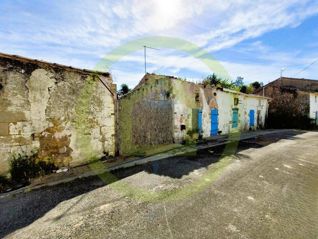 Maison à SAINT-THOMAS-DE-CONAC