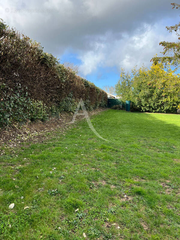 Terrain à MOUTIERS-LES-MAUXFAITS