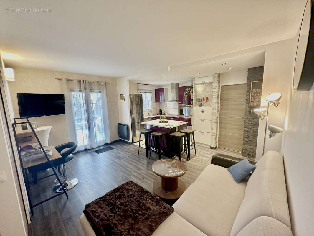 Appartement à VOISINS-LE-BRETONNEUX