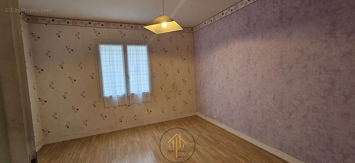 Maison à MONTMOREAU-SAINT-CYBARD