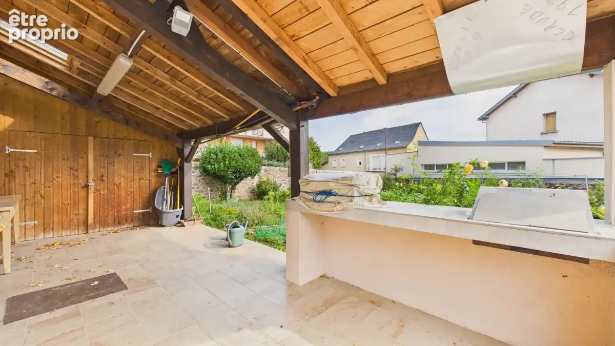Maison 6 pièces - Centre du village - Parc arboré - photo 3