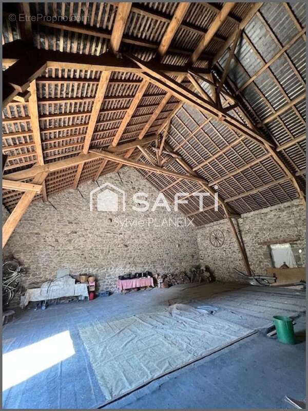 Maison 80 m² à Crocq  - photo 6