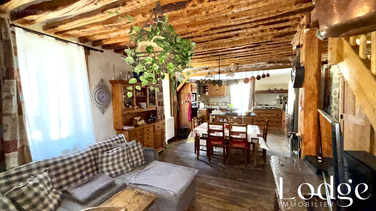 Appartement à SAINT-MARTIN-DE-QUEYRIERES