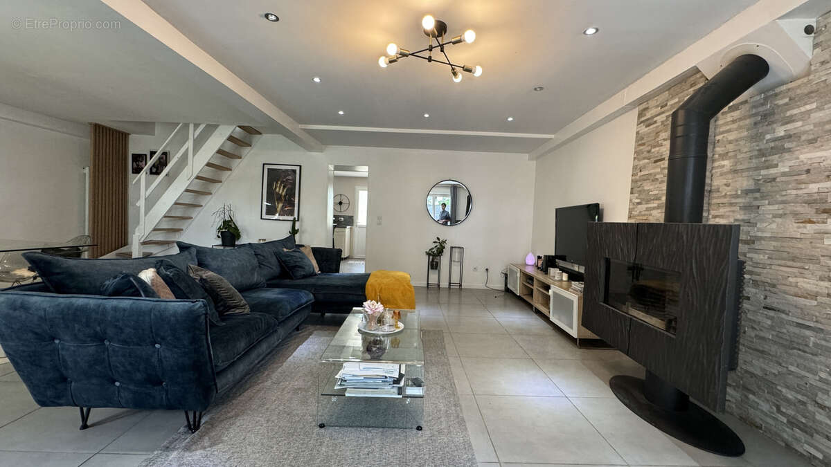 Maison à SAINT-PIERRE-DU-PERRAY