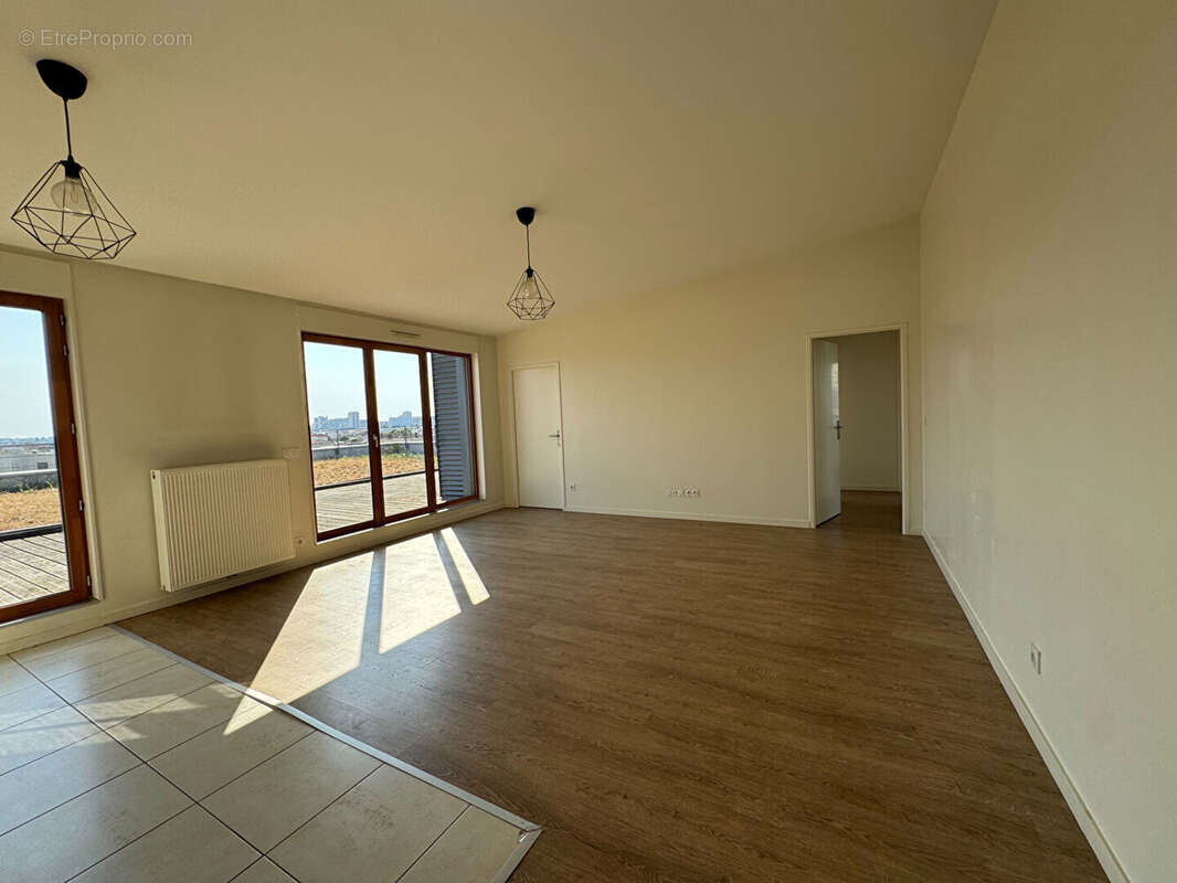 Bordeaux Chartrons / Bassins à Flots - Appartement T5 de 101.45 m² avec terrasse/jardin de 87m² et parking couvert - photo 5