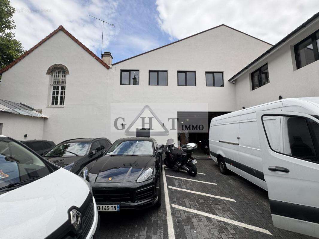 A vendre Locaux d'activités 617m2 - photo 2