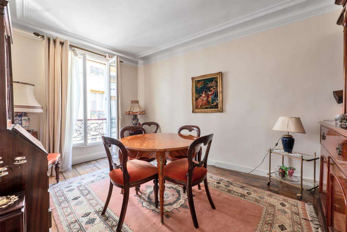 Appartement à PARIS-18E