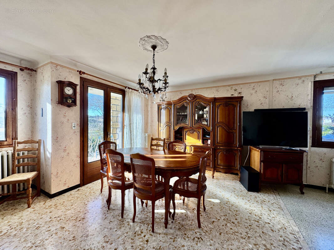 Maison à LAUDUN-L'ARDOISE