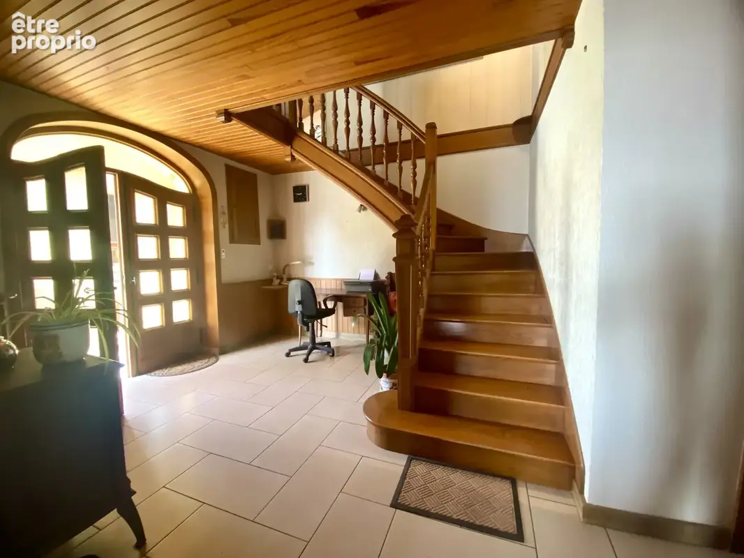 Maison avec dépendances sur un terrain de 2 180 m2   Fort potentiel - photo 2