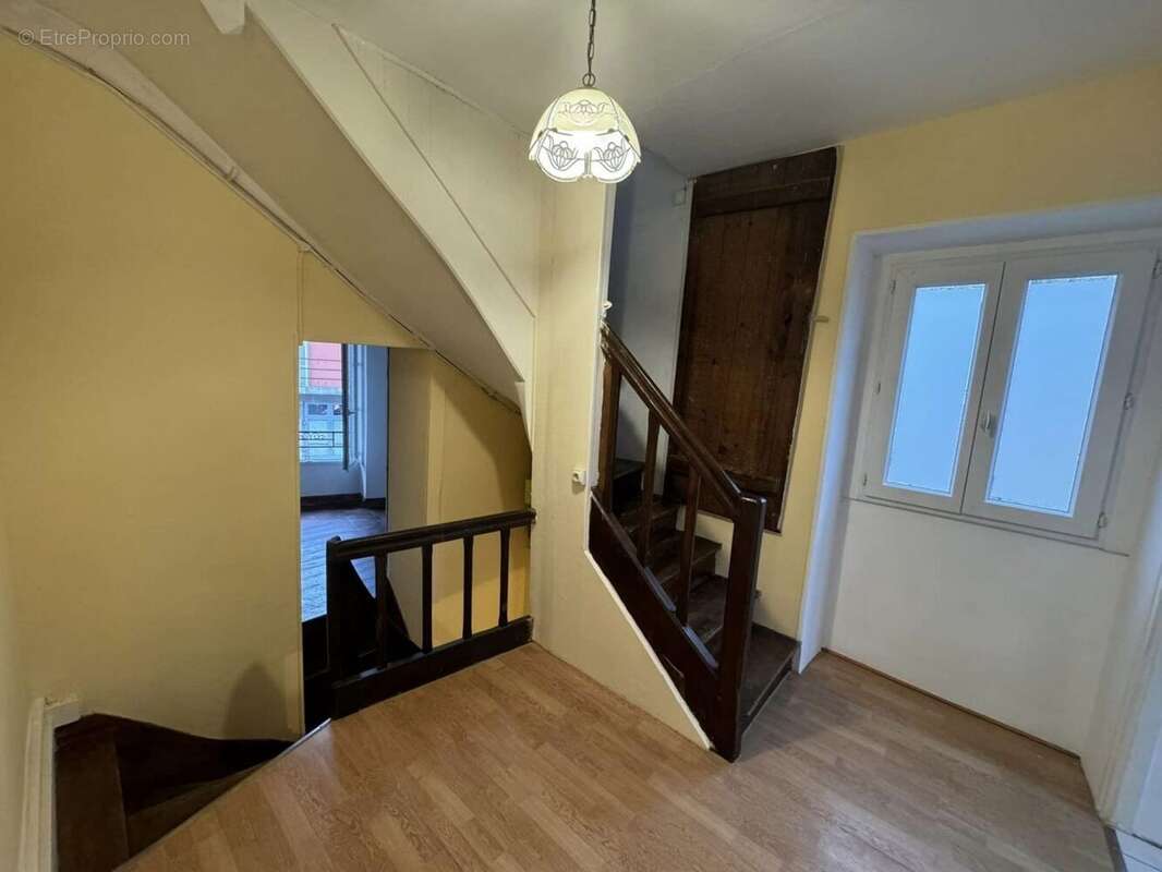 Maison à SAINT-ETIENNE-DE-FURSAC