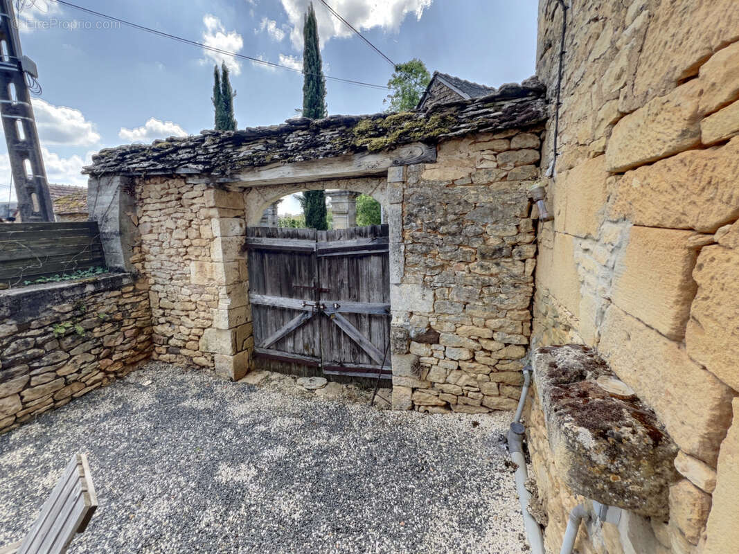 Maison à SALIGNAC-EYVIGUES