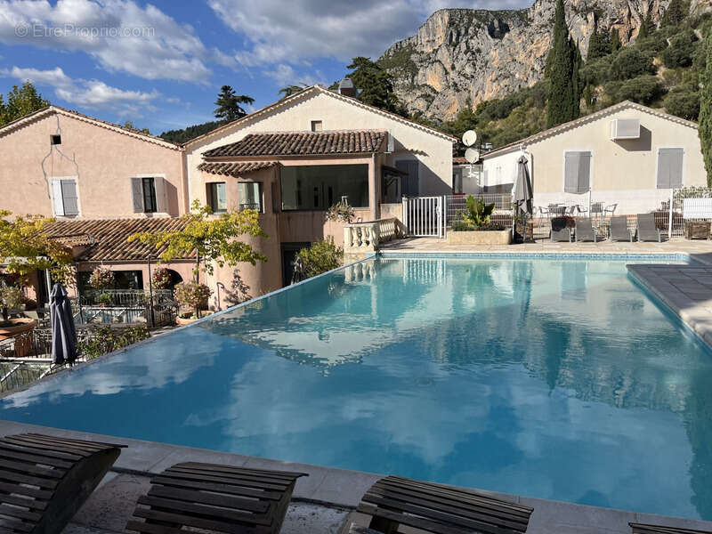 Commerce à MOUSTIERS-SAINTE-MARIE