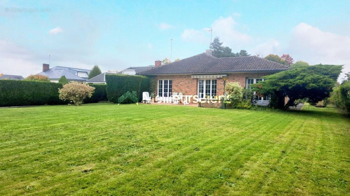 Maison à AULNOYE-AYMERIES