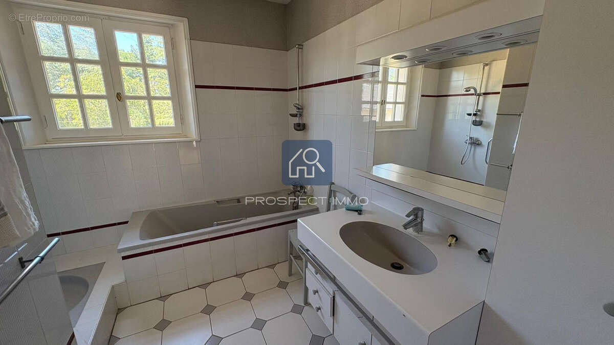Propriété de caractère avec piscine à Laissac - photo 18
