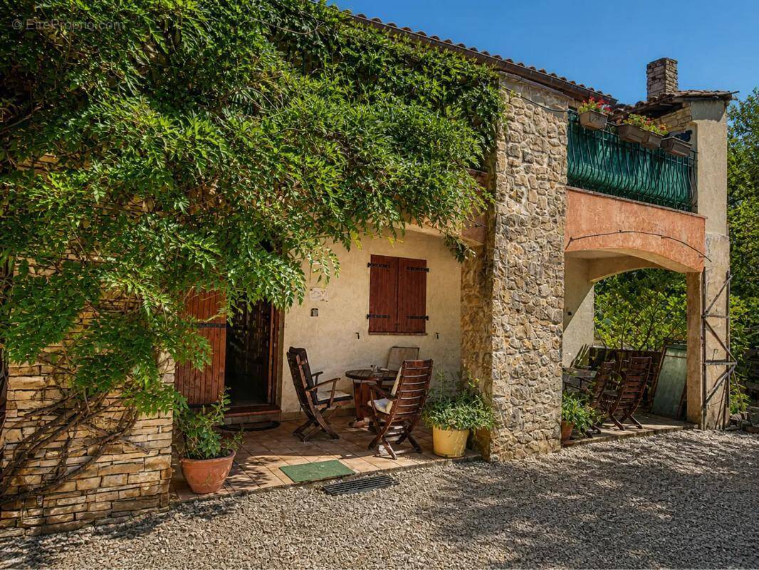 Maison à ESPARRON-DE-VERDON