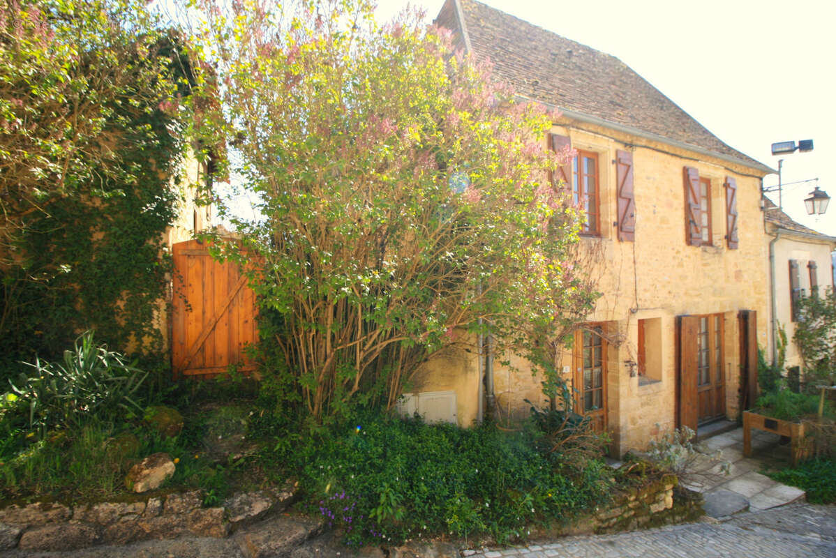Maison en pierre avec jardin - photo 2