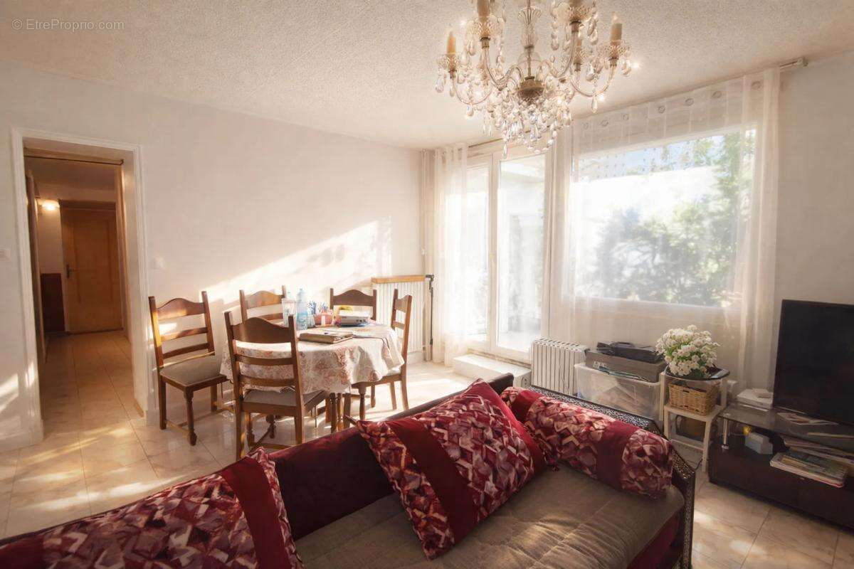 Appartement à SAVIGNY-LE-TEMPLE