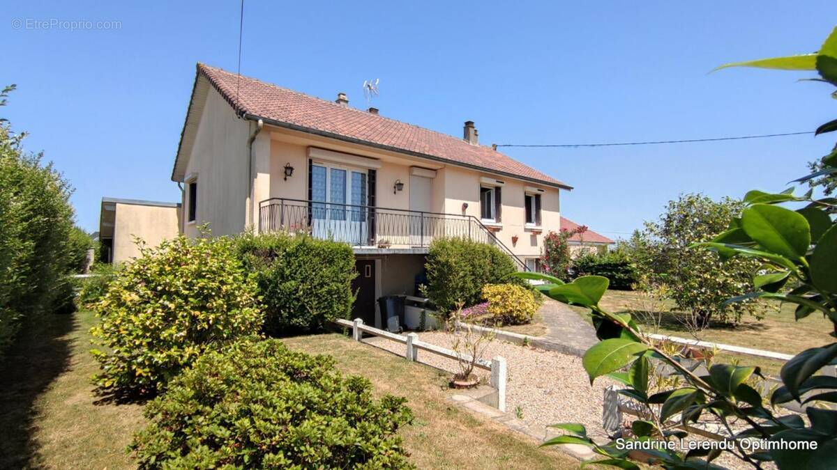 Maison à COURBEPINE