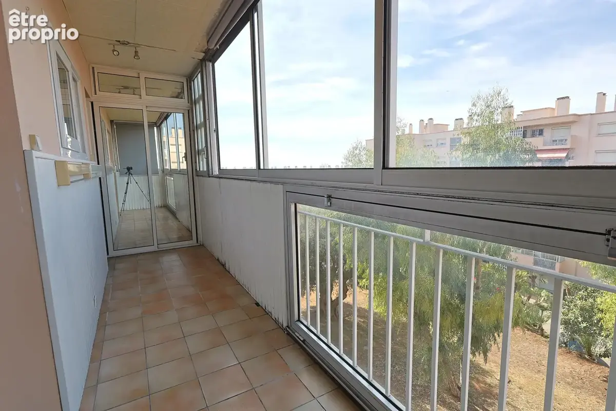 Antibes – Appartement traversant 3/4 pièces en étage élevé, vue mer et verdure - photo 13