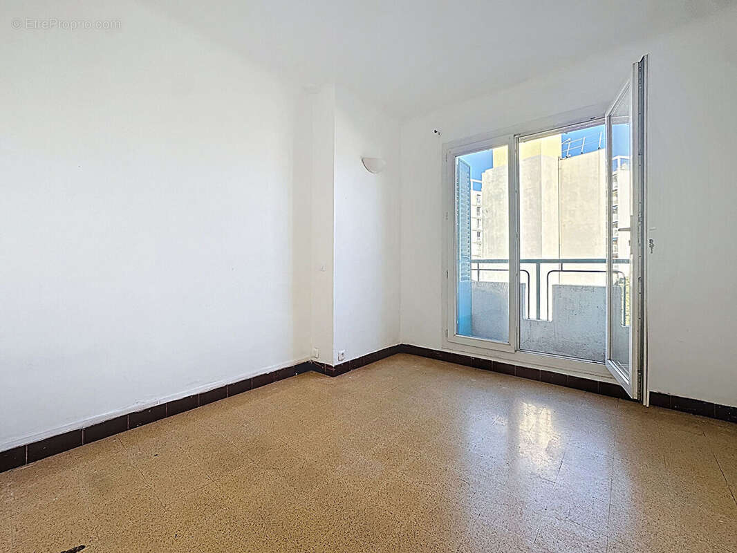 Appartement à MARSEILLE-5E