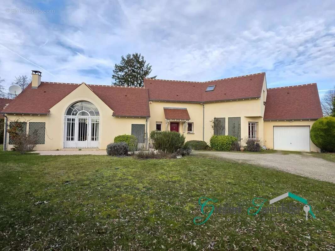 Maison à LA GENEVRAYE