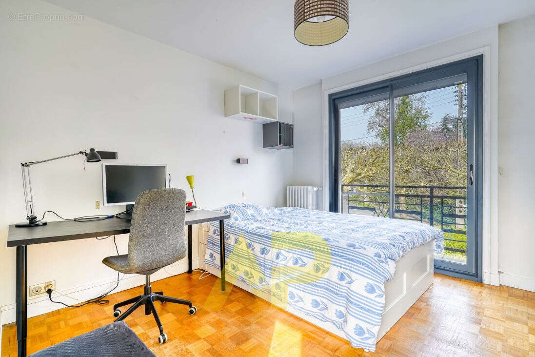 Maison à VERRIERES-LE-BUISSON