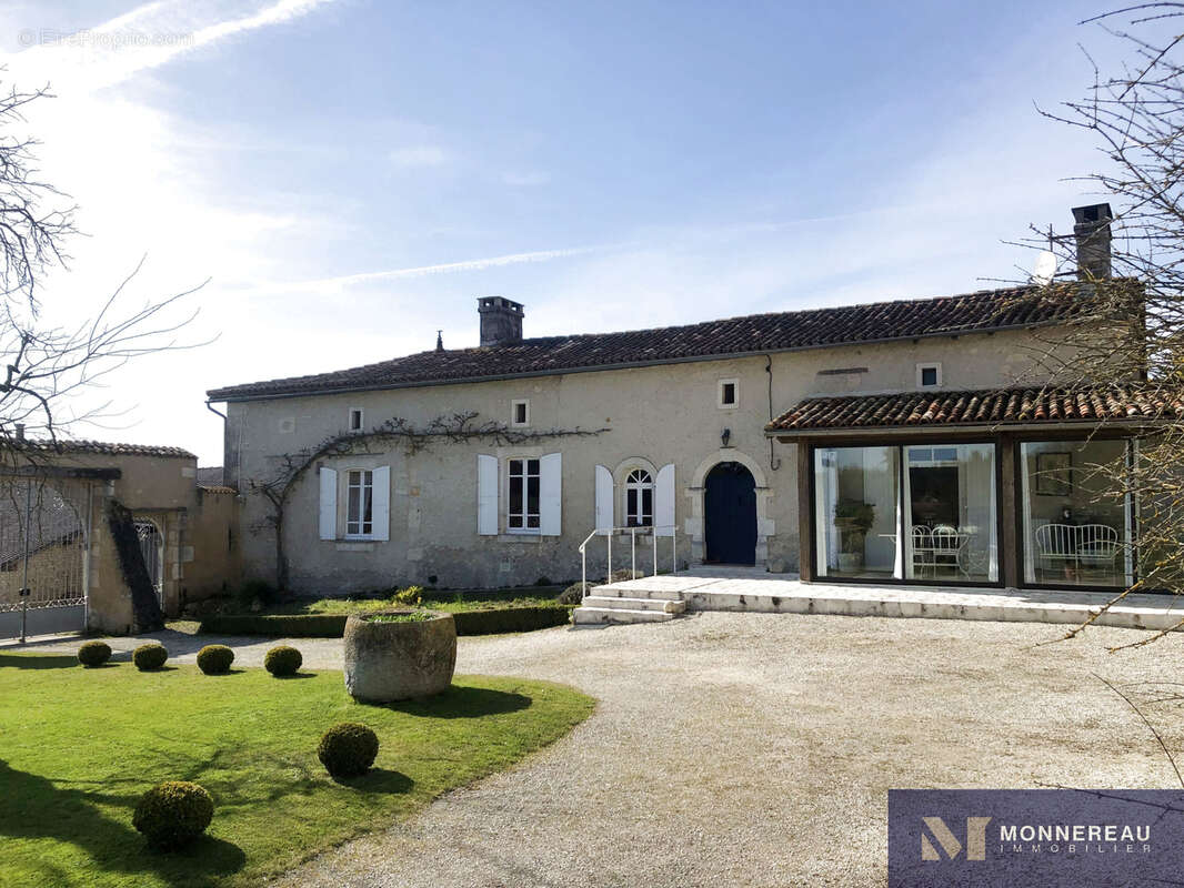 Maison à BRIE-SOUS-BARBEZIEUX
