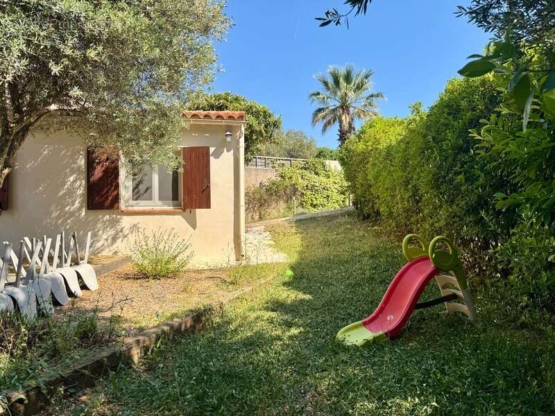 Maison familiale de plain-pied de 150 m², au fond d’une impasse, sans vis-à-vis et au calme - photo 2