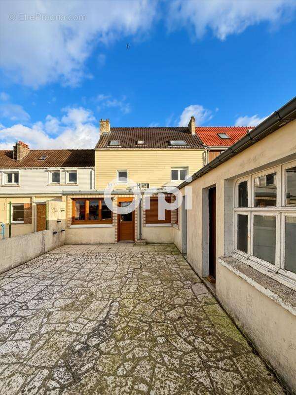 Maison à SAINT-MARTIN-BOULOGNE