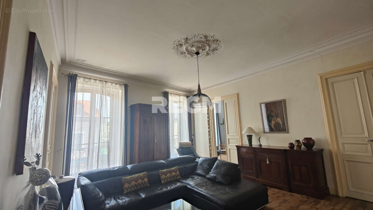 PAU    Superbe appartement T4 entièrement rénové avec terrasse et vue Pyrénées - photo 6