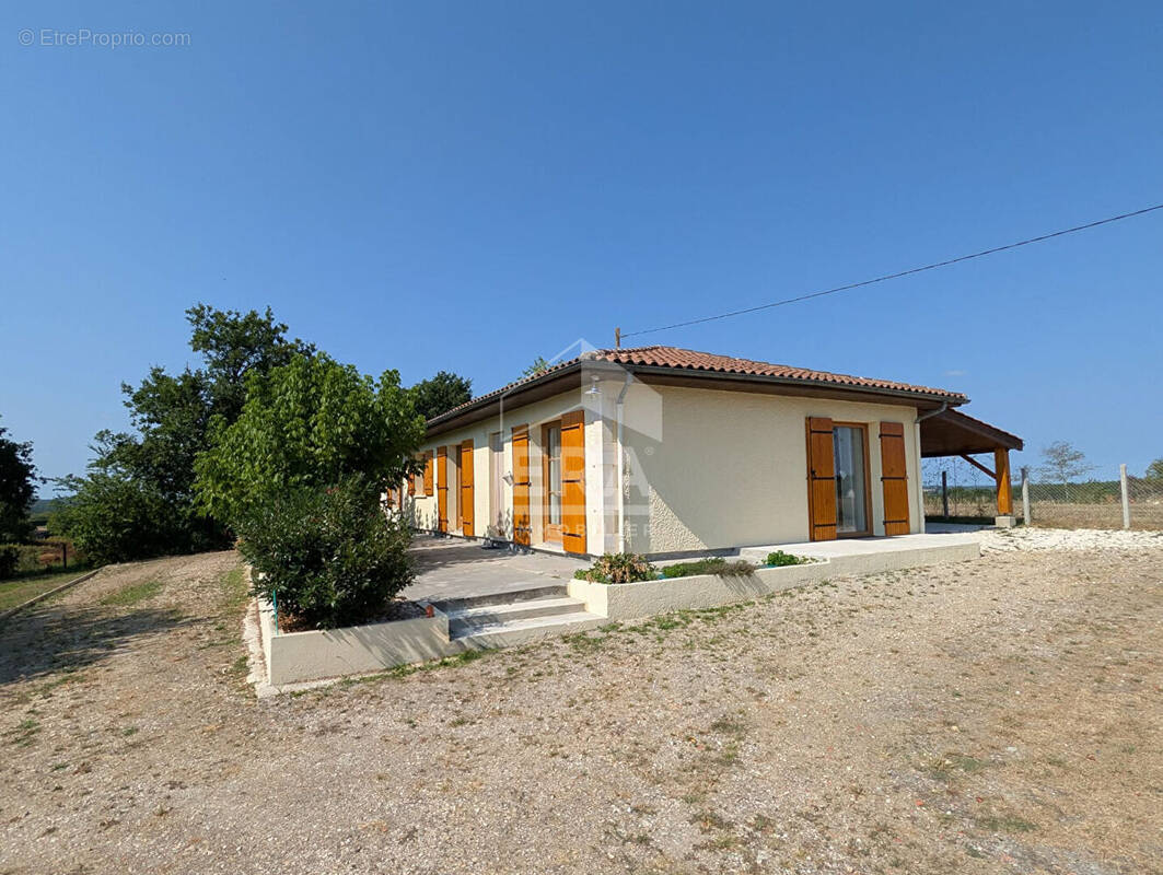 Maison à LA ROCHE-CHALAIS