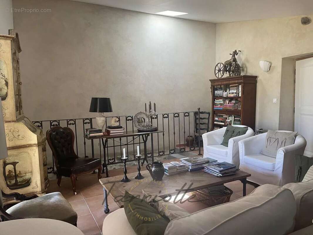 Maison à ALBA-LA-ROMAINE
